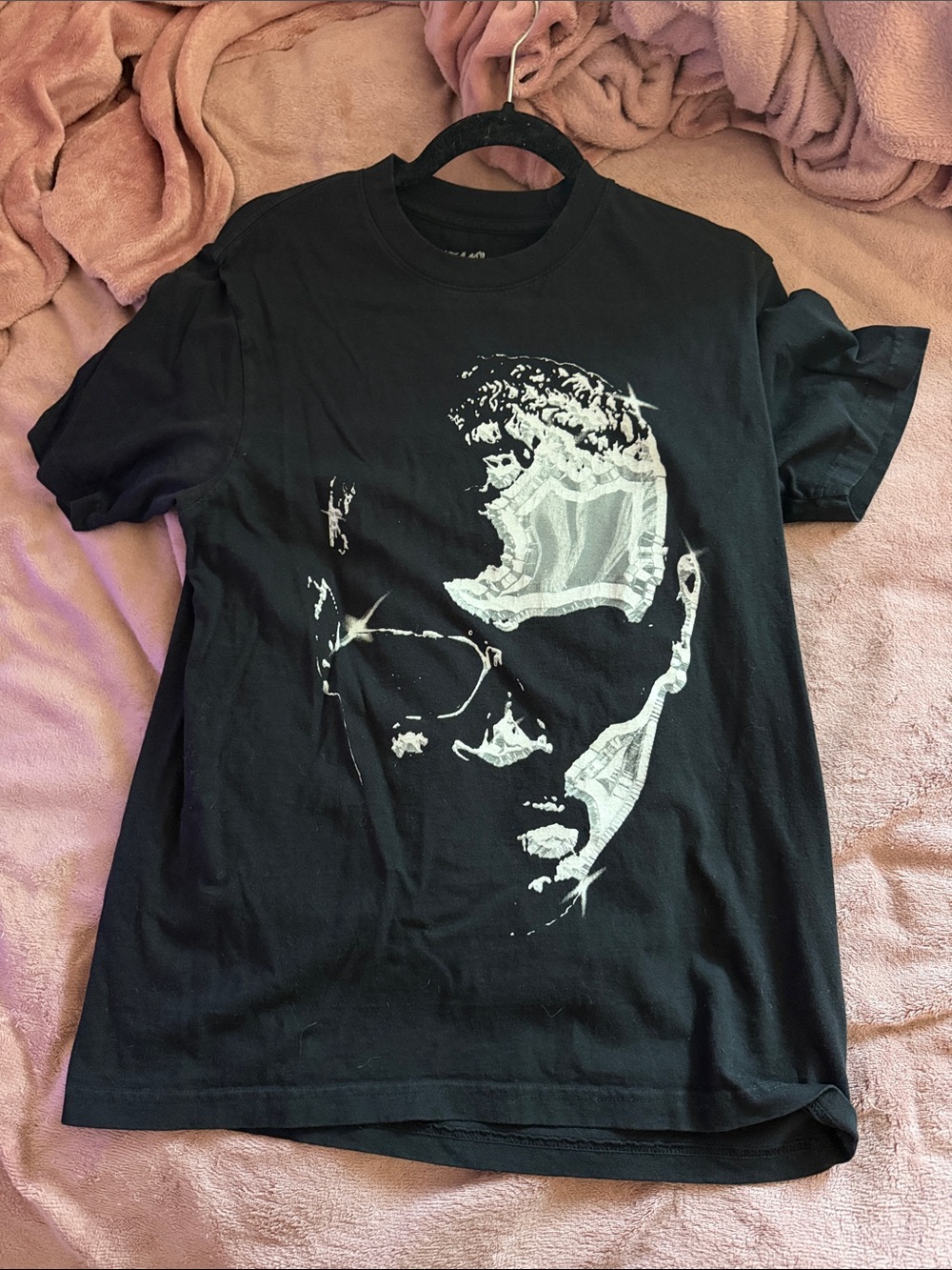 Black Short Sleeve Graphic Tee with Silver Face Print